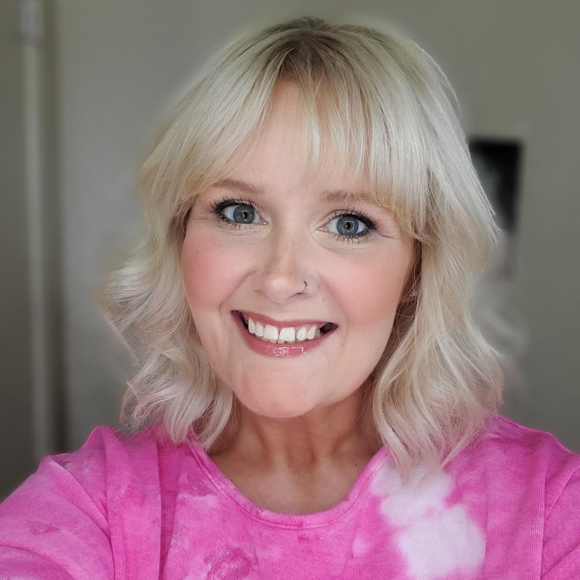 Meet your Posher, Shannon - Picture 2 of 2